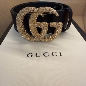 Women's Gucci Black Leather Belt with Gold Woven GG Buckle Size 70